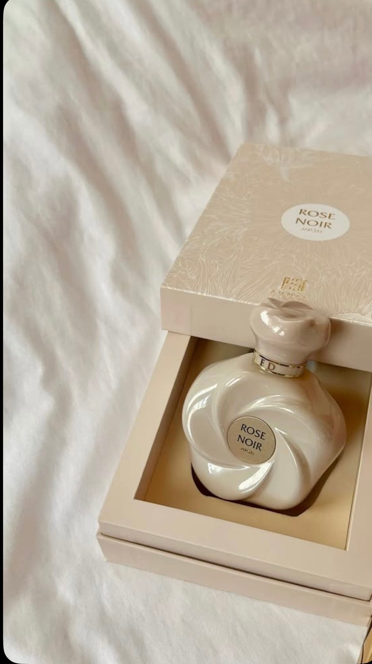 🌹 Rose Noir – L’Élégance Mystérieuse