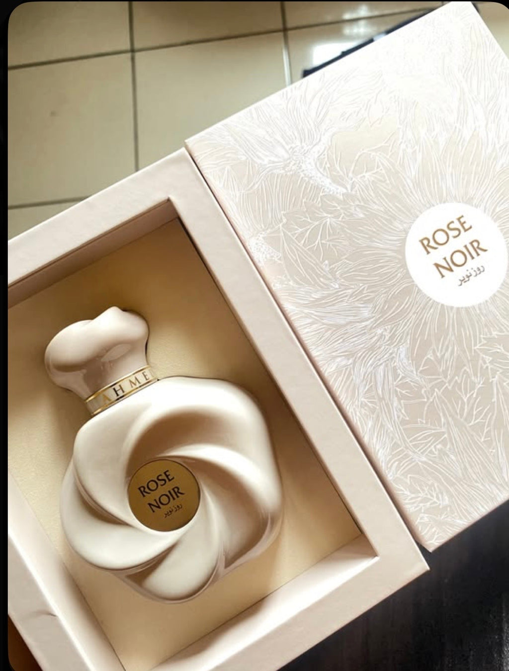 🌹 Rose Noir – L’Élégance Mystérieuse
